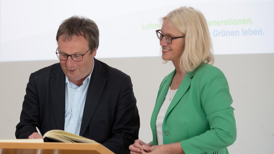 Minister Oliver Krischer und Bürgermeisterin Claudia Wieja 