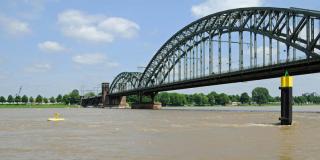 Kölner Südbrücke bei Hochwasser. Foto: Kay Augustin/panthermedia.net